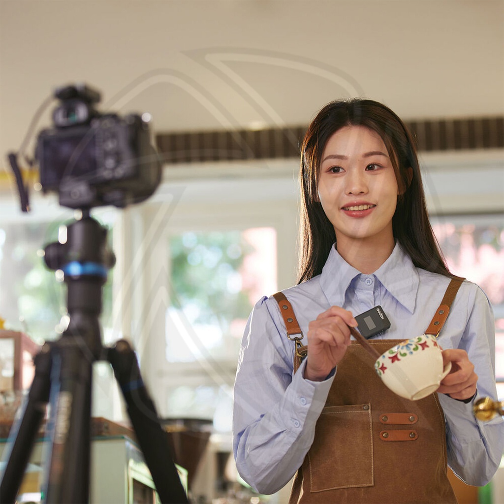 Godox MoveLink II M1 Compact Wireless Microphone System with 3.5mm (2.4 GHz) ONE PERSONE