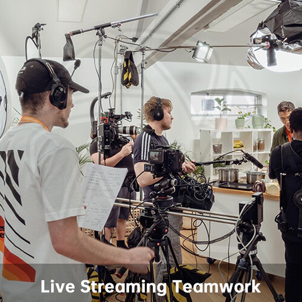 HOLLYLAND Solidcom C1PRO-4S Full-Duplex Wireless DECT Intercom System with 4 Headsets (1.9 GHz)